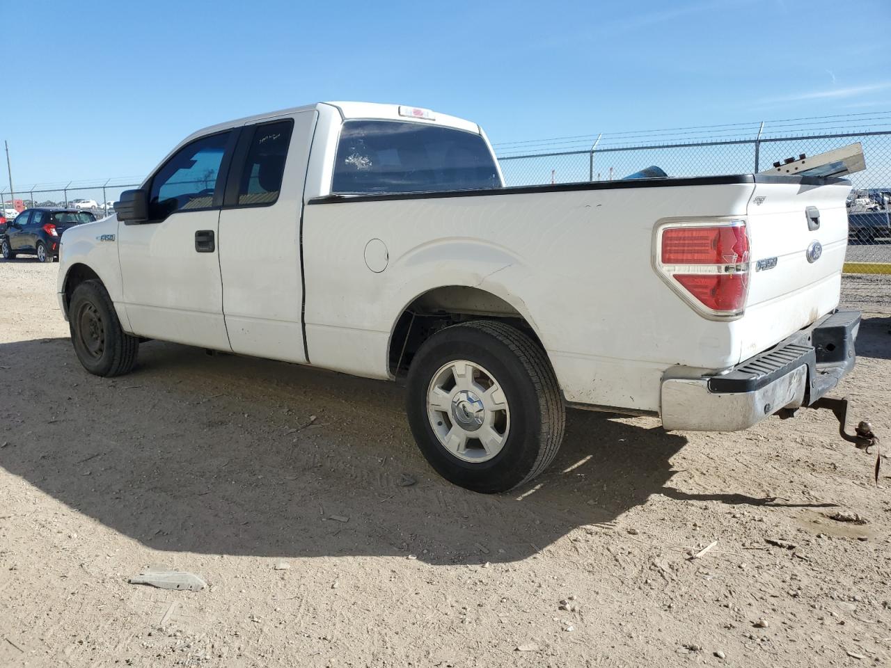 Obraz 2 z 2014 FORD F150 SUPER CAB 2014 z VIN 1FTFX1CF6EFC51881