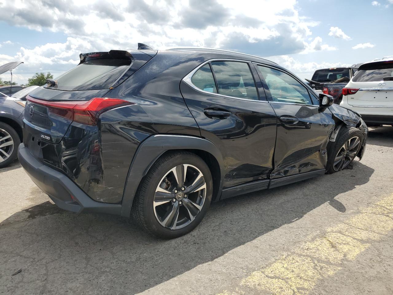 Image 3 of 2019 LEXUS UX 200 2019 with VIN JTHY3JBH9K2019638