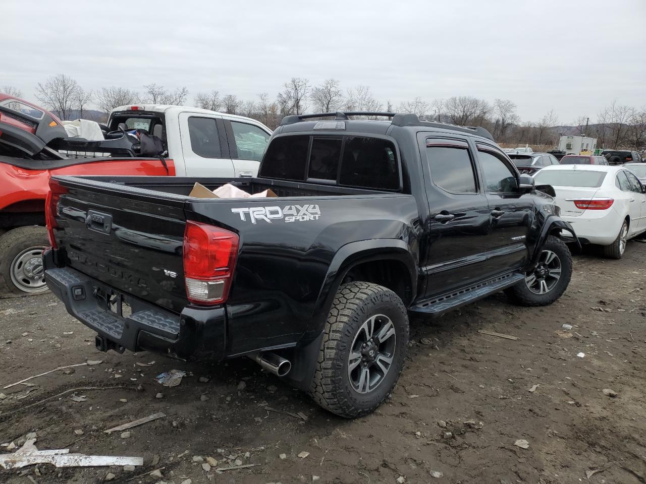 Image 3 of 2016 TOYOTA TACOMA DOUBLE CAB 2016 with VIN 3TMCZ5ANXGM038577