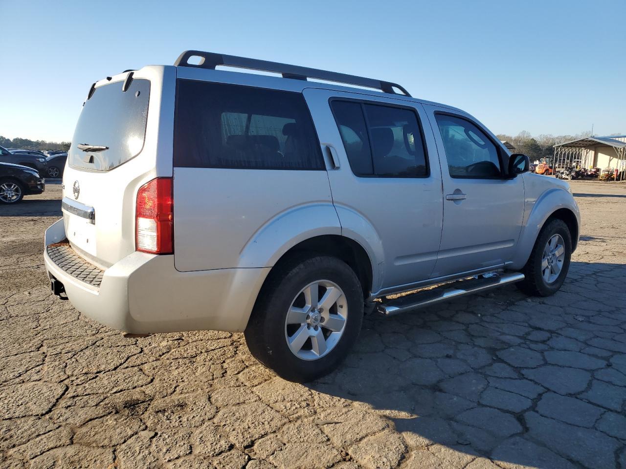 Изображение 3 2011 NISSAN PATHFINDER S 2011 с VIN 5N1AR1NN9BC624073