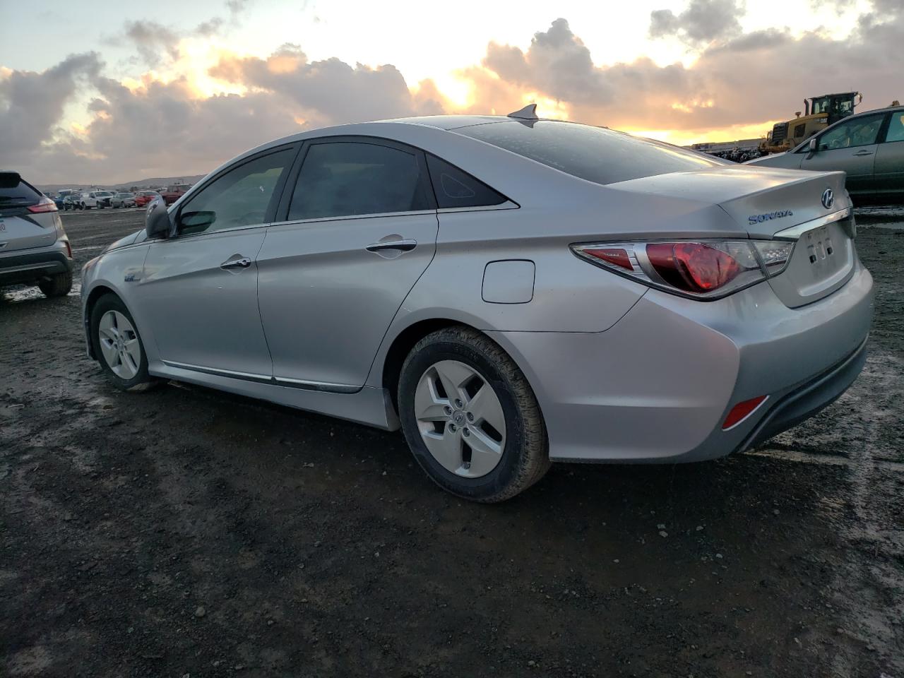 Image 2 of 2012 HYUNDAI SONATA HYBRID 2012 with VIN KMHEC4A41CA042449