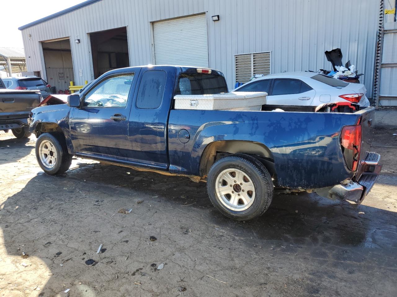 Image 2 of 2004 CHEVROLET COLORADO  2004 with VIN 1GCCS196048104466