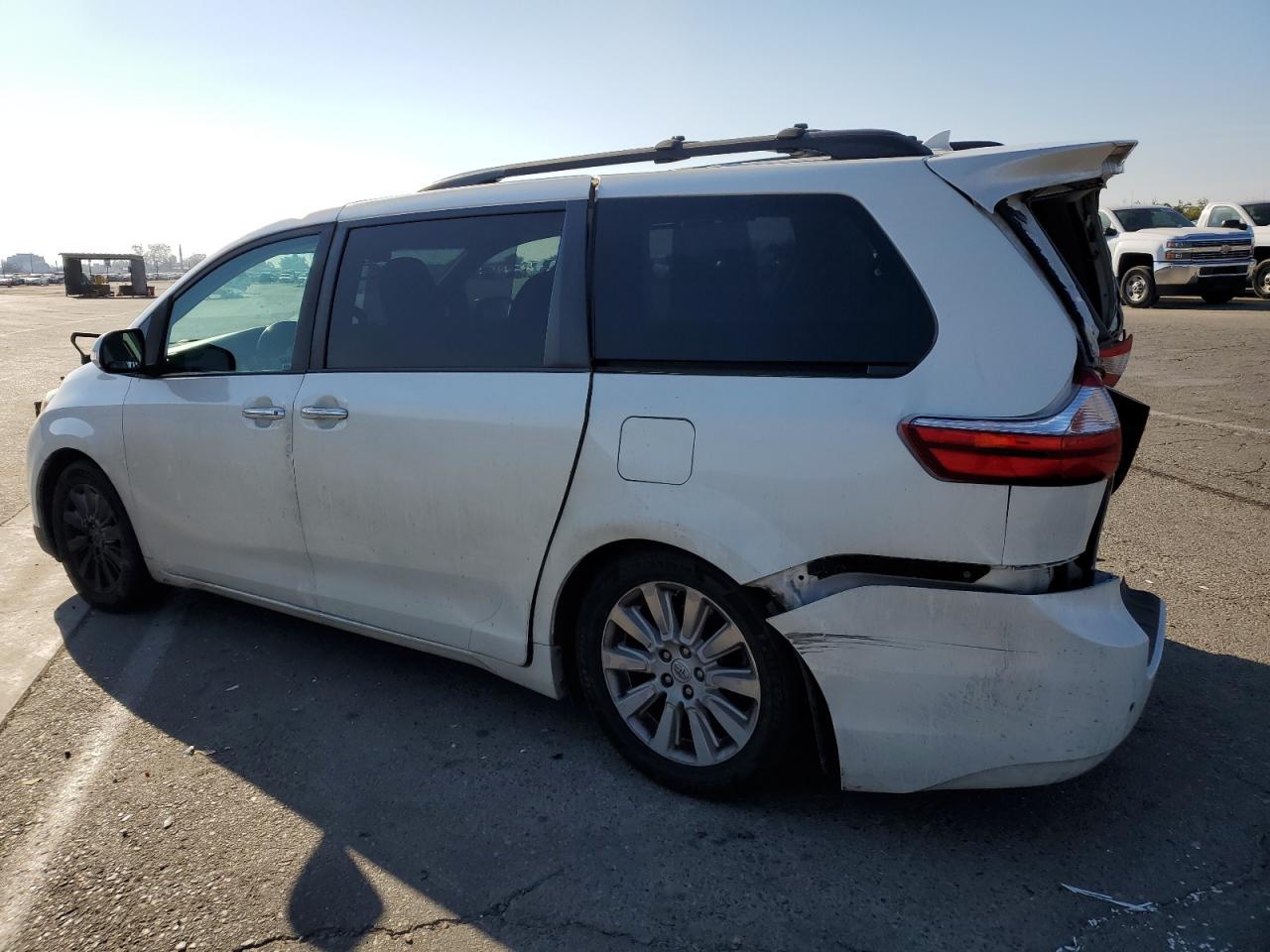 Image 2 of 2015 TOYOTA SIENNA XLE 2015 with VIN 5TDYK3DC5FS647213