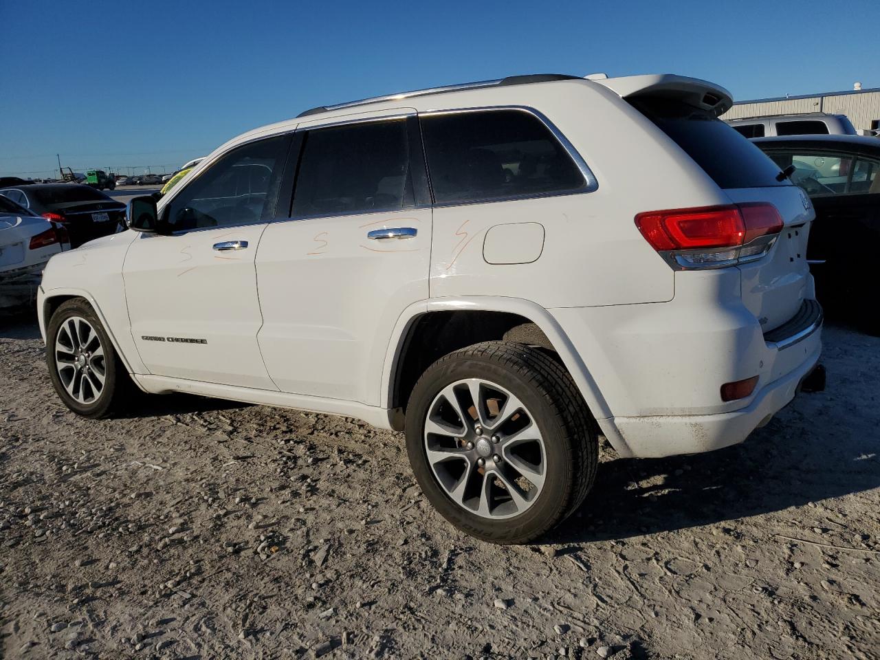 Image 2 of Jeep Grand Cherokee Overland 2017 with VIN 1C4RJECGXHC789083