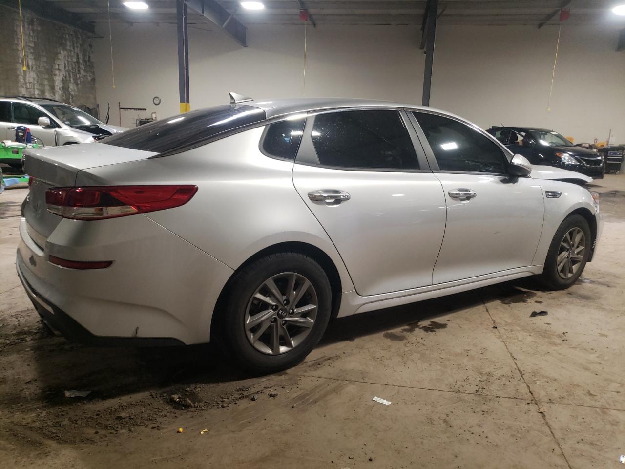 Image 3 of 2019 KIA OPTIMA LX 2019 with VIN 5XXGT4L35KG359610