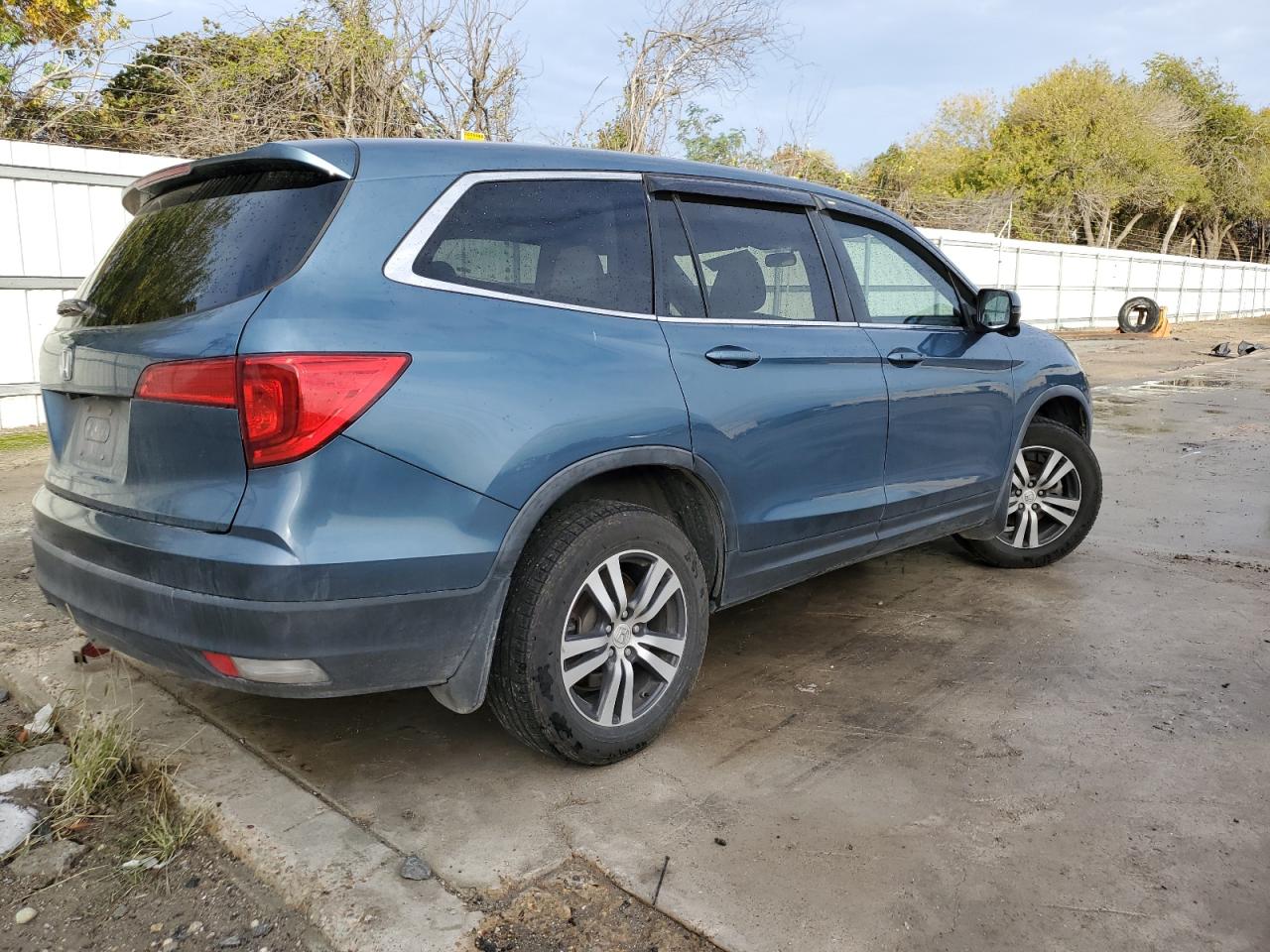 Изображение 3 2016 HONDA PILOT EX 2016 с VIN 5FNYF5H30GB020287