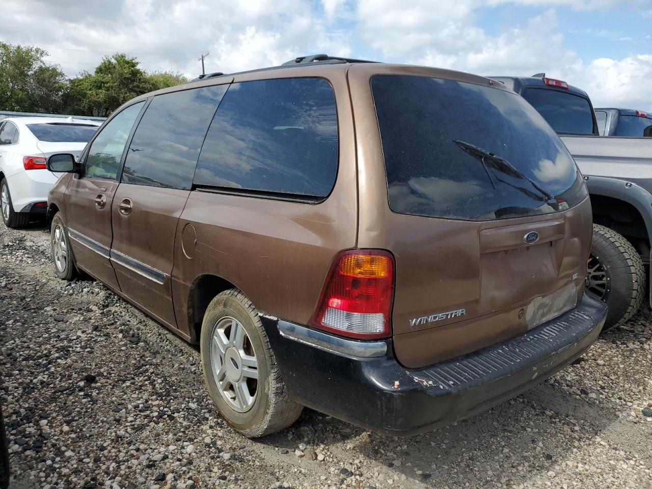 Image 2 of 2002 FORD WINDSTAR SE 2002 with VIN 2FMZA52412BA37217