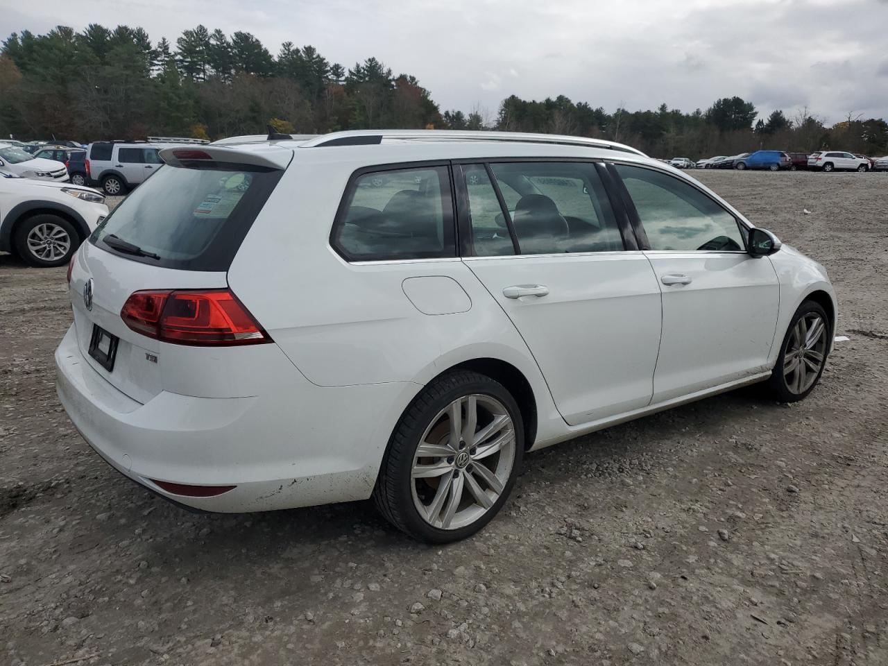 Image 3 of 2017 VOLKSWAGEN GOLF SPORTWAGEN S 2017 with VIN 3VWC17AU0HM543004