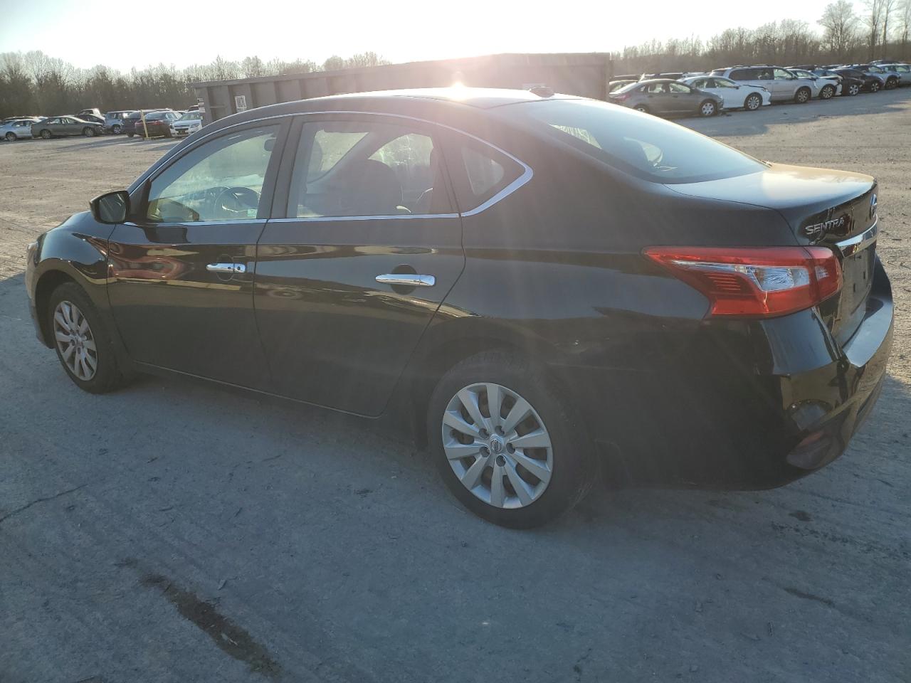 Obraz 2 z 2017 NISSAN SENTRA S 2017 z VIN 3N1AB7AP2HY358837