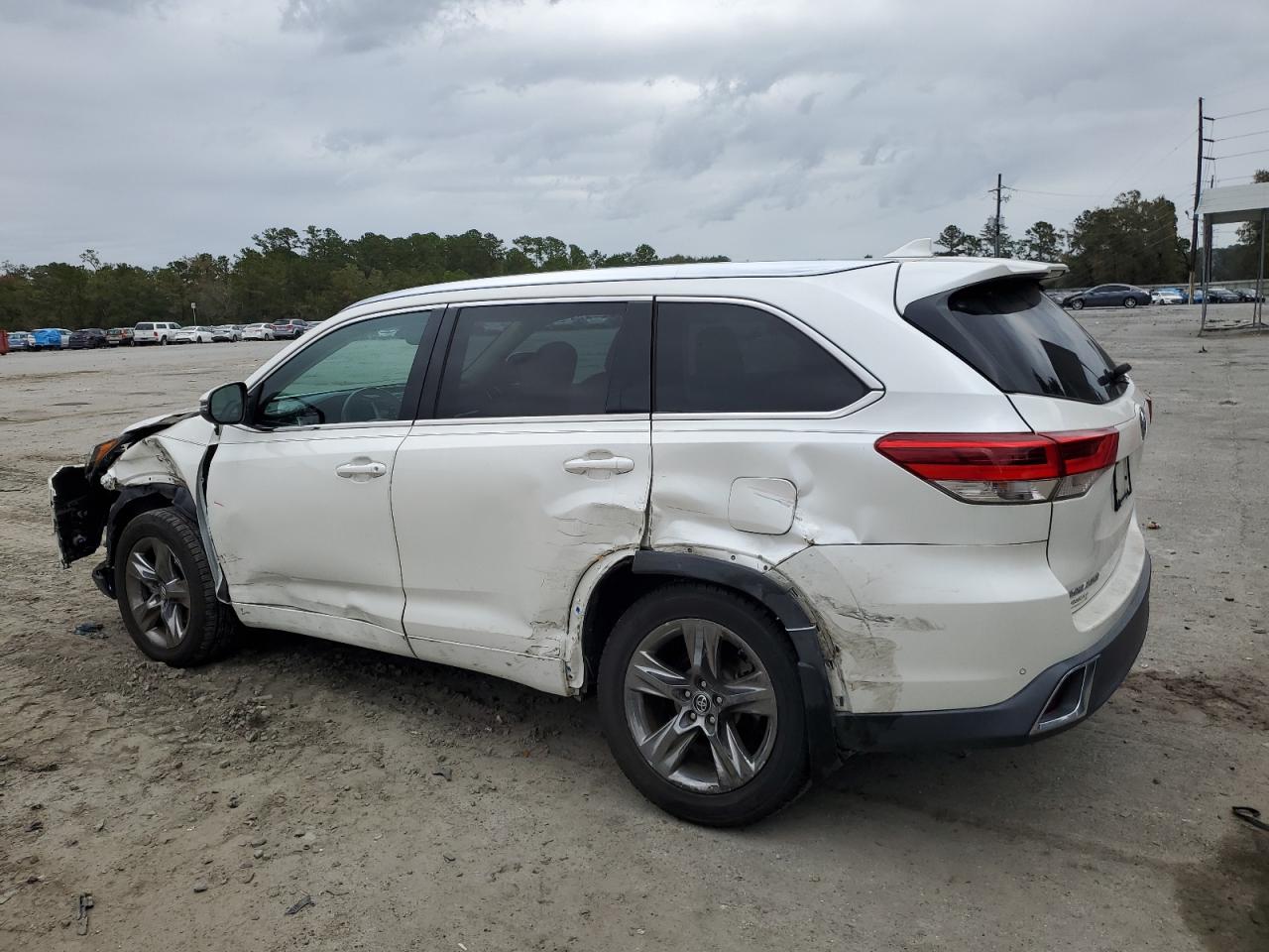 Image 2 of 2018 TOYOTA HIGHLANDER LIMITED 2018 with VIN 5TDYZRFH7JS283439