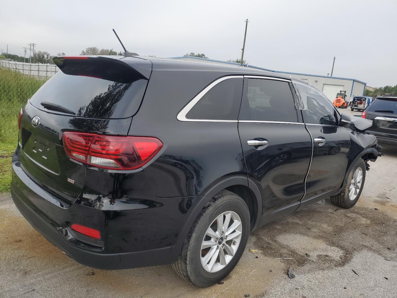 Image 3 of 2020 KIA SORENTO L 2020 with VIN 5XYPG4A37LG687437
