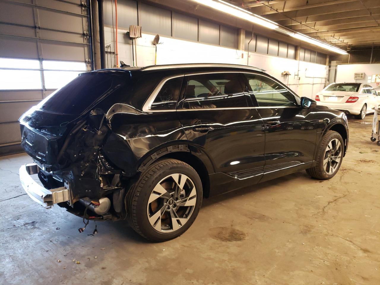 Изображение 3 2021 AUDI E-TRON PRESTIGE 2021 с VIN WA1VAAGE0MB017072