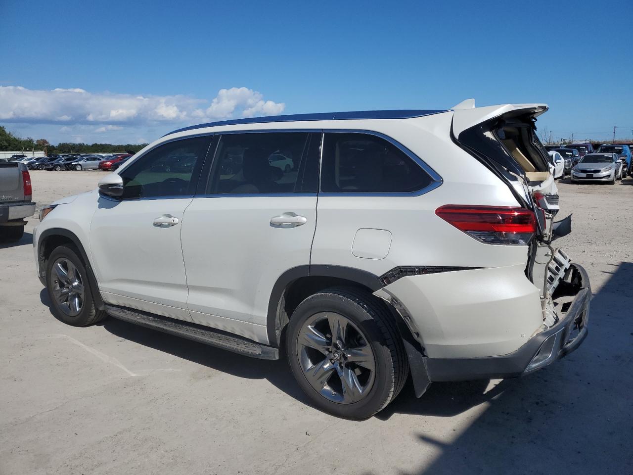 Image 2 of 2018 TOYOTA HIGHLANDER LIMITED 2018 with VIN 5TDYZRFH6JS252425
