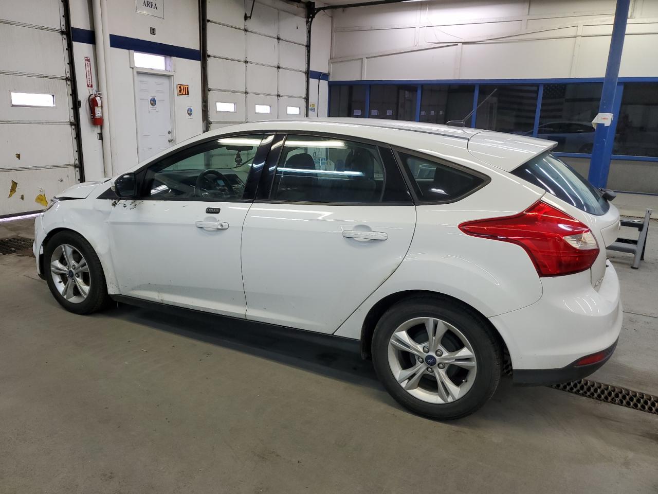 Image 2 of 2014 FORD FOCUS SE 2014 with VIN 1FADP3K28EL131427