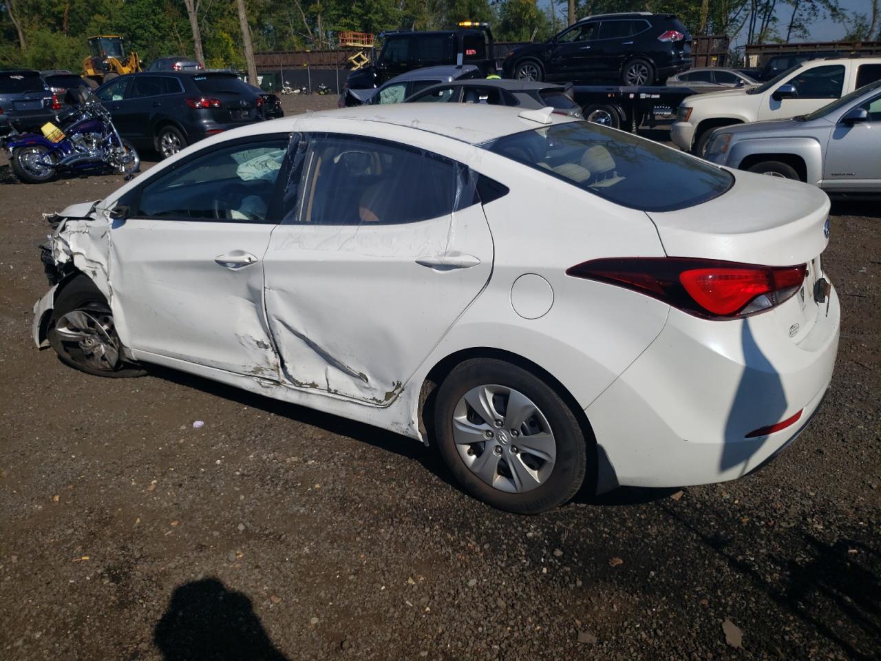 Image 2 of 2016 HYUNDAI ELANTRA SE 2016 with VIN 5NPDH4AE6GH795872