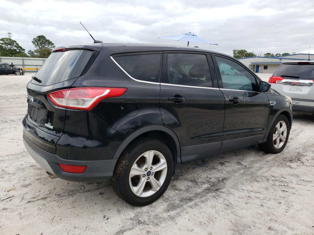 Image 3 of 2016 FORD ESCAPE SE 2016 with VIN 1FMCU0GX7GUA03965