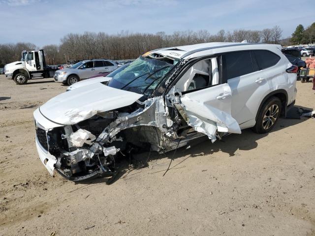 Image 1 of 2022 TOYOTA HIGHLANDER XLE 2022 with VIN 5TDGZRAH3NS541755