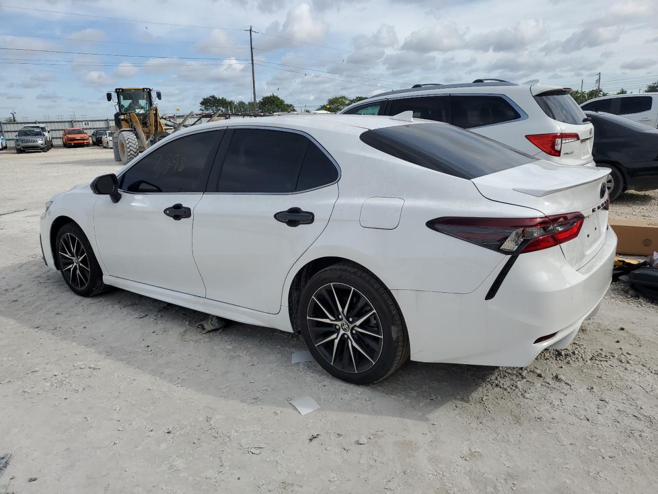 Image 2 of 2022 TOYOTA CAMRY SE 2022 with VIN 4T1T11AK6NU710144