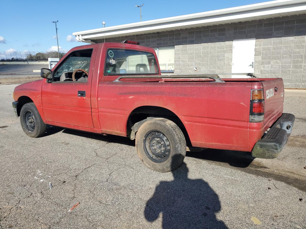 Image 2 of 1994 ISUZU CONVENTIONAL SHORT BED 1994 with VIN JAACL11L9R7201698