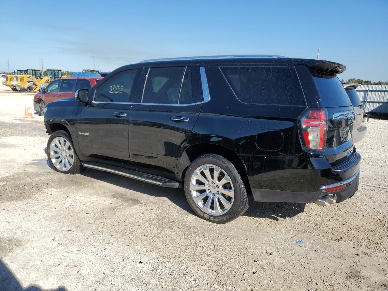 Изображение 2 2021 CHEVROLET TAHOE K1500 PREMIER 2021 с VIN 1GNSKSKD6MR437332