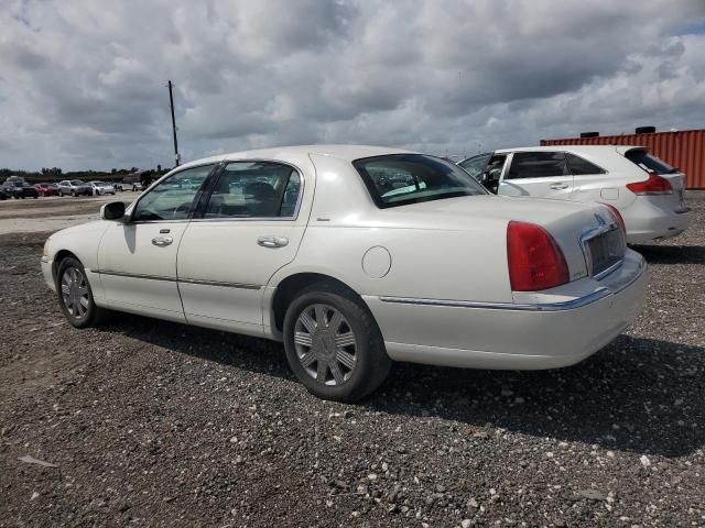 Image 2 of 2004 LINCOLN TOWN CAR ULTIMATE 2004 with VIN 1LNHM83WX4Y687089