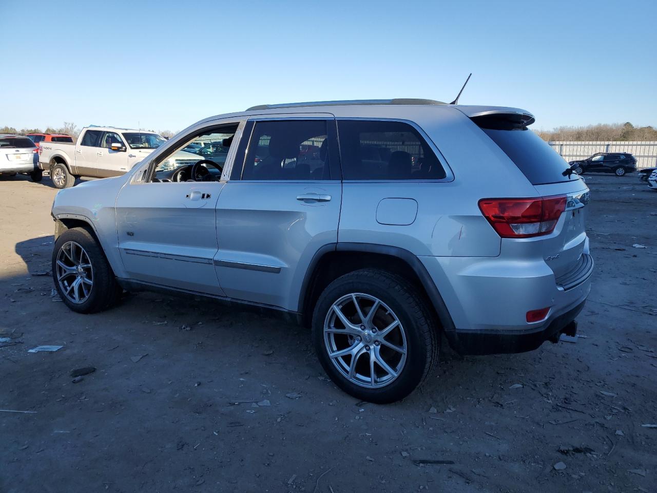 Image 2 of 2011 JEEP GRAND CHEROKEE LAREDO 2011 with VIN 1J4RR4GG2BC676176