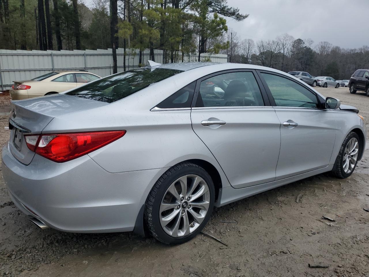 Image 3 of 2013 HYUNDAI SONATA SE 2013 with VIN 5NPEC4AC4DH505304