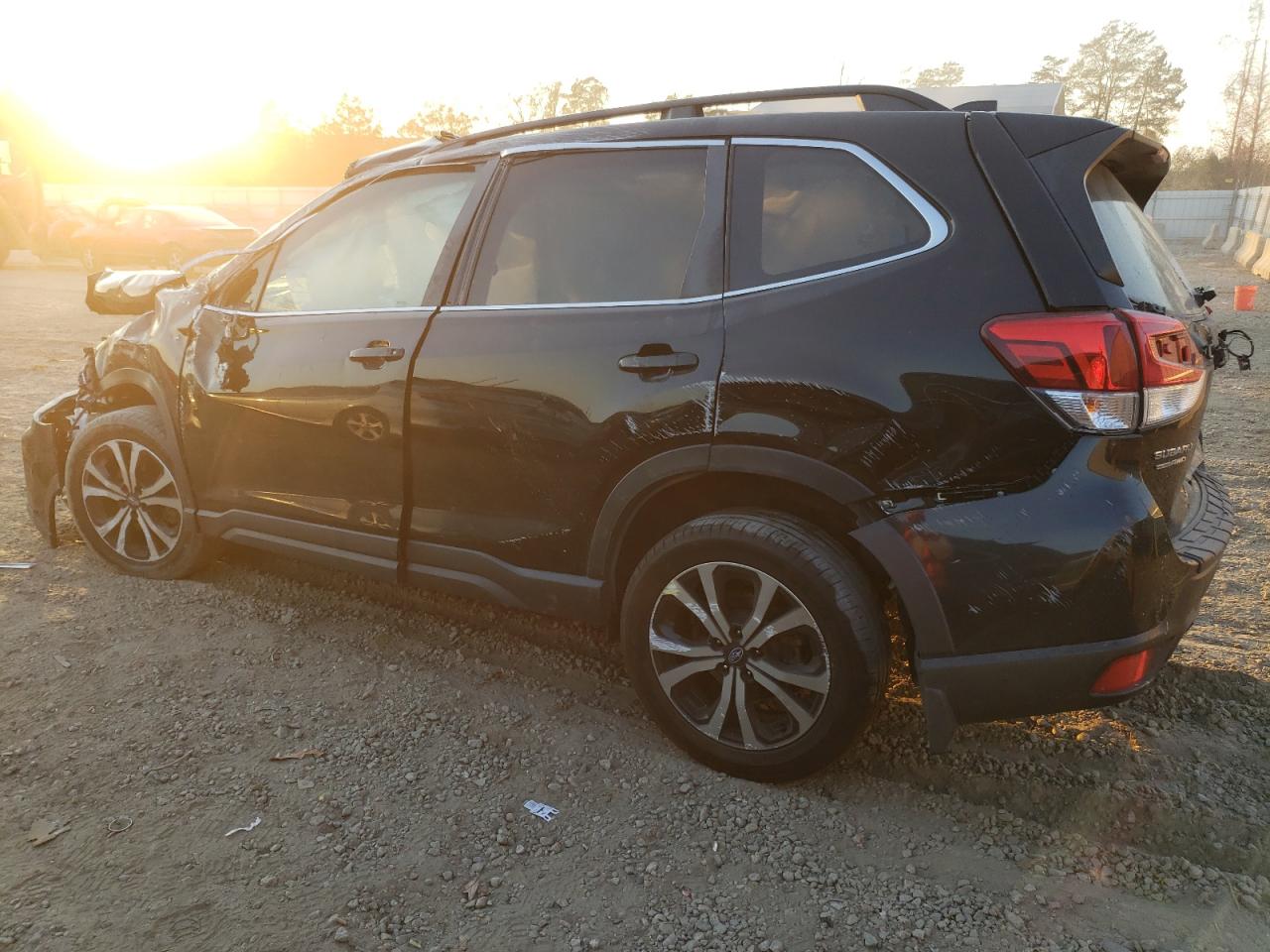 Изображение 2 2019 SUBARU FORESTER LIMITED 2019 с VIN JF2SKASC2KH515085