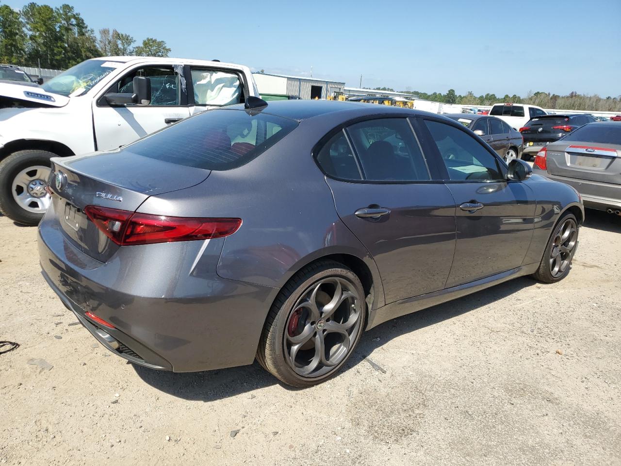 Obraz 3 z 2017 ALFA ROMEO GIULIA TI Q4 2017 z VIN ZARFAEEN4H7541702