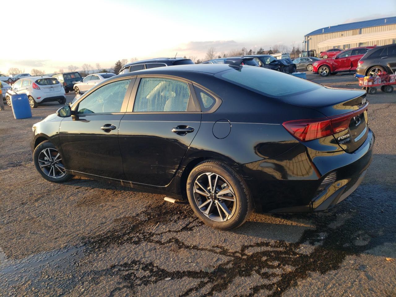 Изображение 2 2023 KIA FORTE LX 2023 с VIN 3KPF24AD4PE679544