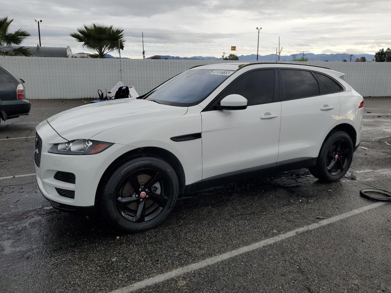 Изображение 1 2017 JAGUAR F-PACE PREMIUM 2017 с VIN SADCJ2BV7HA070460