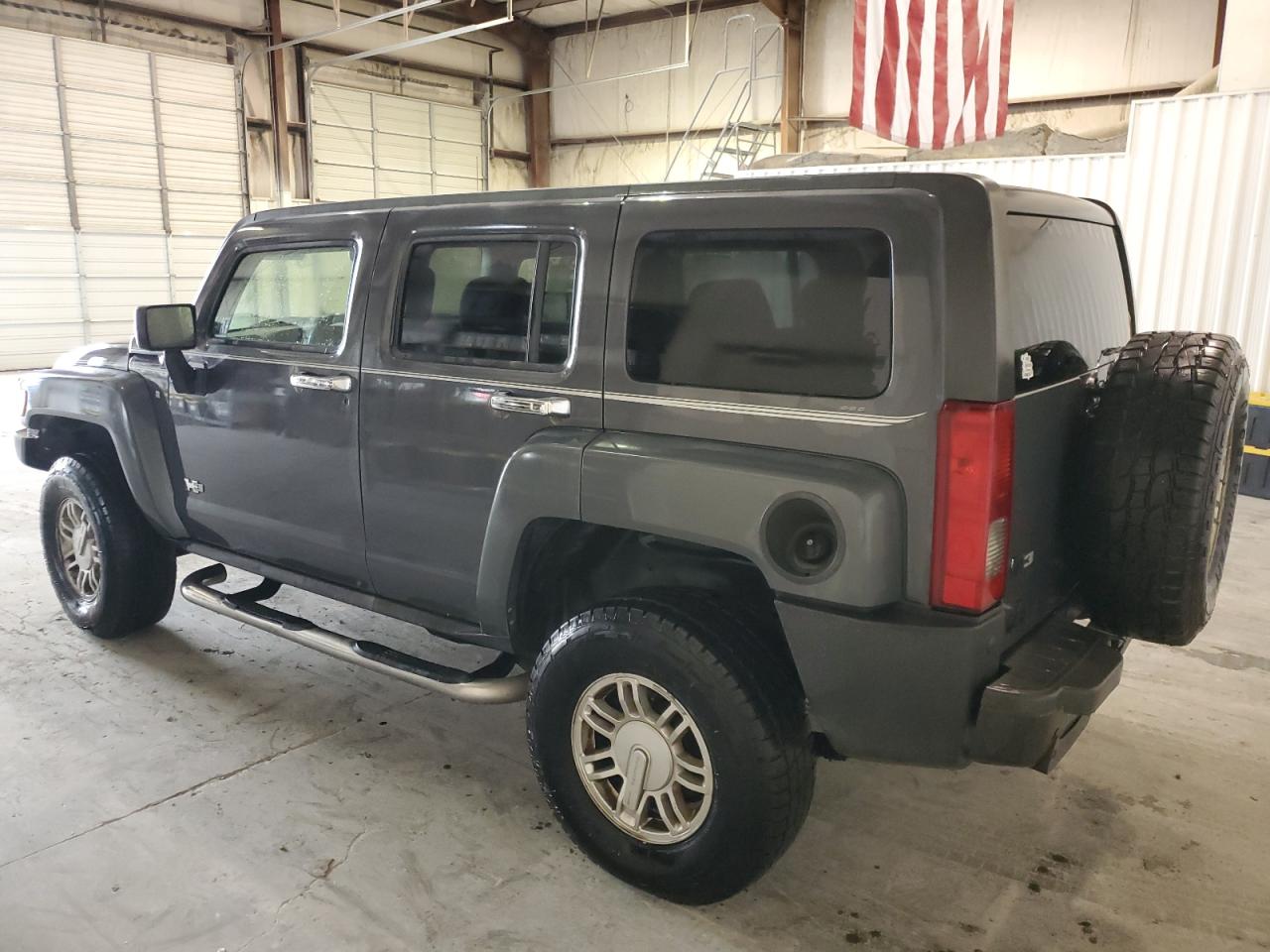 Изображение 2 2009 HUMMER H3  2009 с VIN 5GTEN13E998118799
