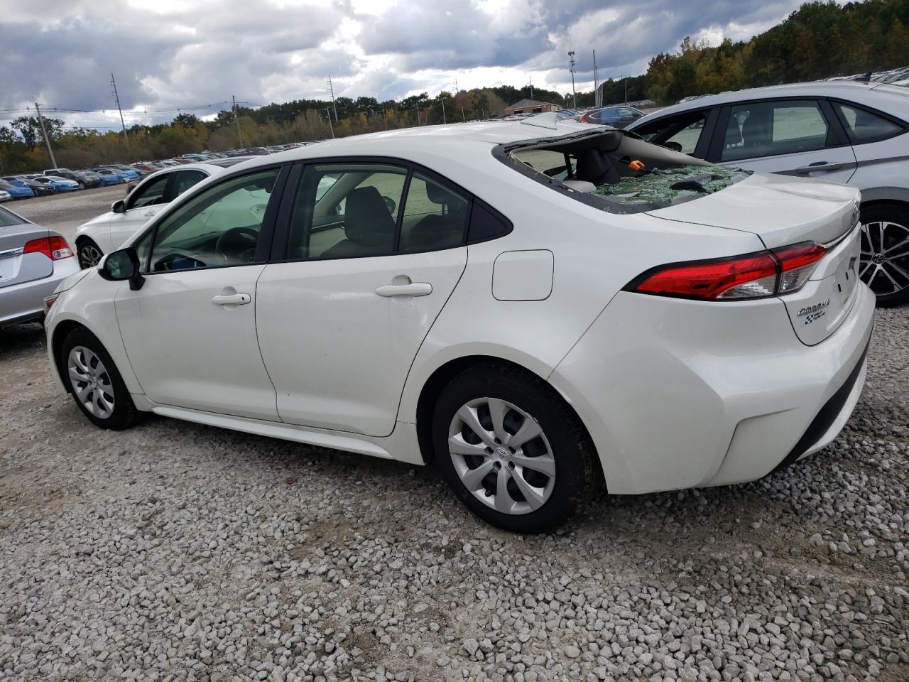 Image 2 of 2020 TOYOTA COROLLA LE 2020 with VIN JTDEPRAE5LJ065859