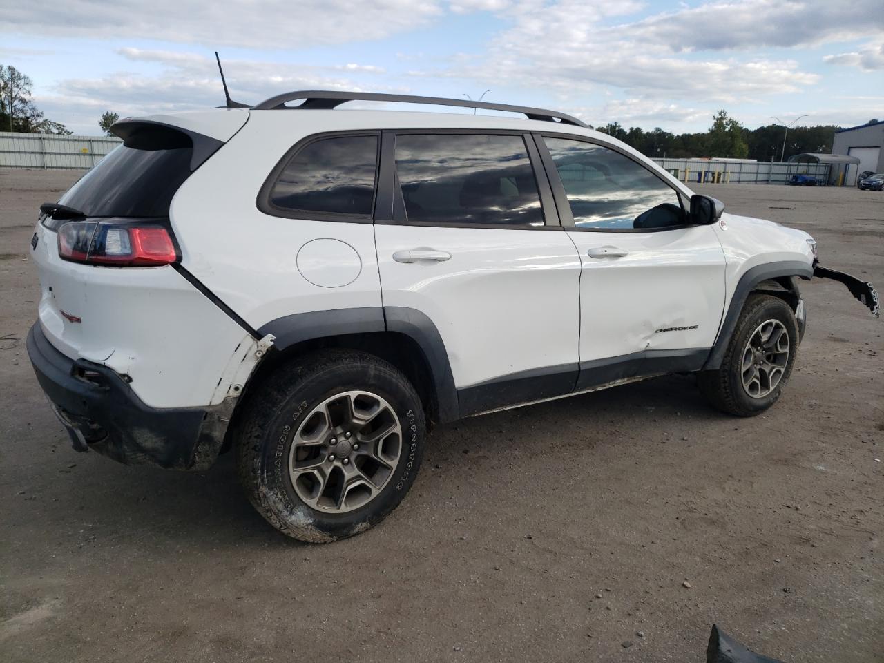 Obraz 3 z 2020 JEEP CHEROKEE TRAILHAWK 2020 z VIN 1C4PJMBX2LD501272