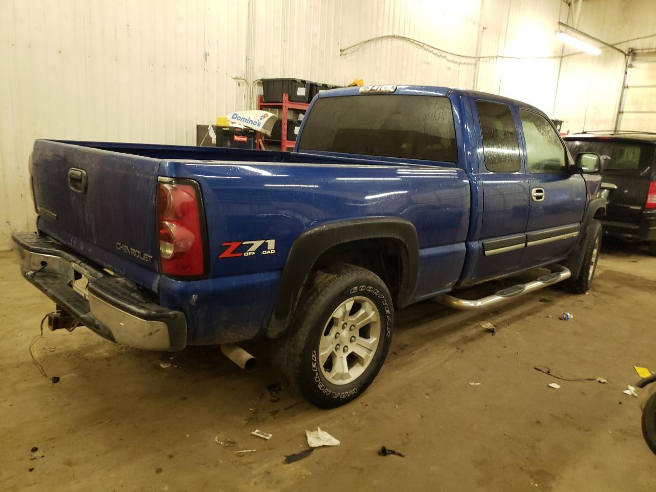 Image 3 of 2004 CHEVROLET SILVERADO K1500 2004 with VIN 2GCEK19T641221387