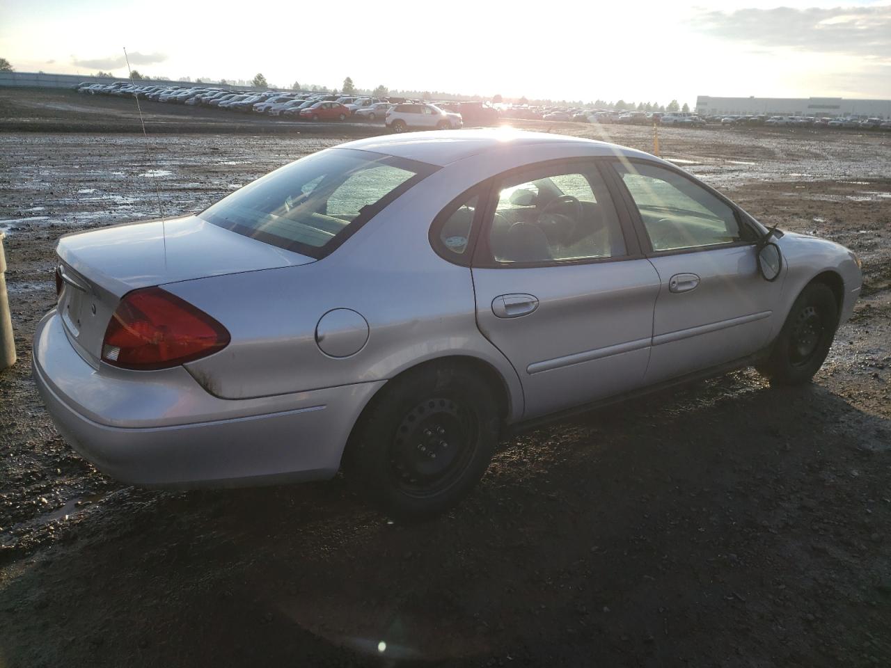 Изображение 3 2002 FORD TAURUS SES 2002 с VIN 1FAFP55U32G175843