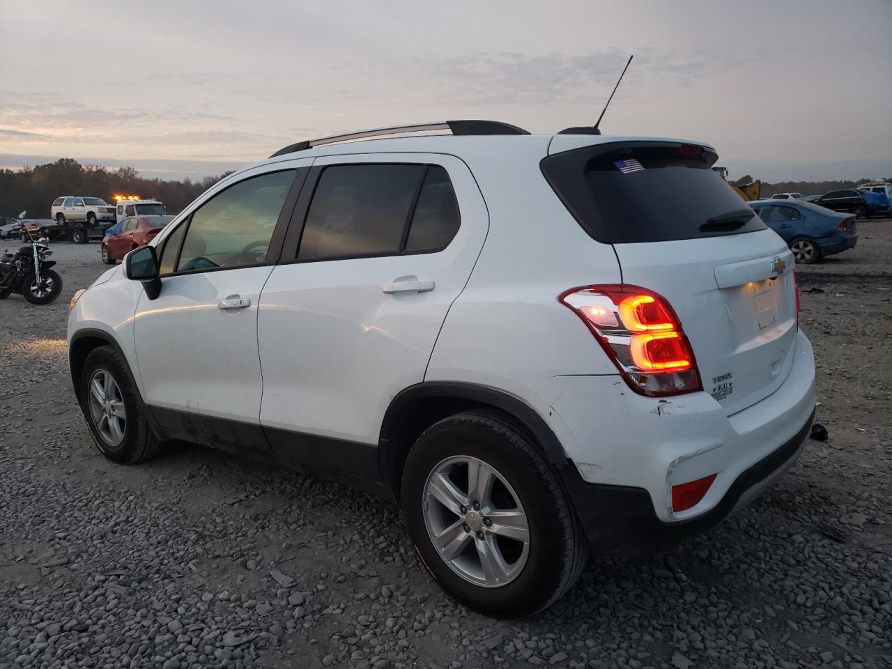 Изображение 2 2022 CHEVROLET TRAX 1LT 2022 с VIN KL7CJLSM2NB519121