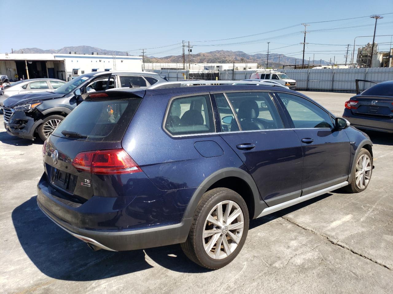Image 3 of 2017 VOLKSWAGEN GOLF ALLTRACK S 2017 with VIN 3VWH17AU2HM521253