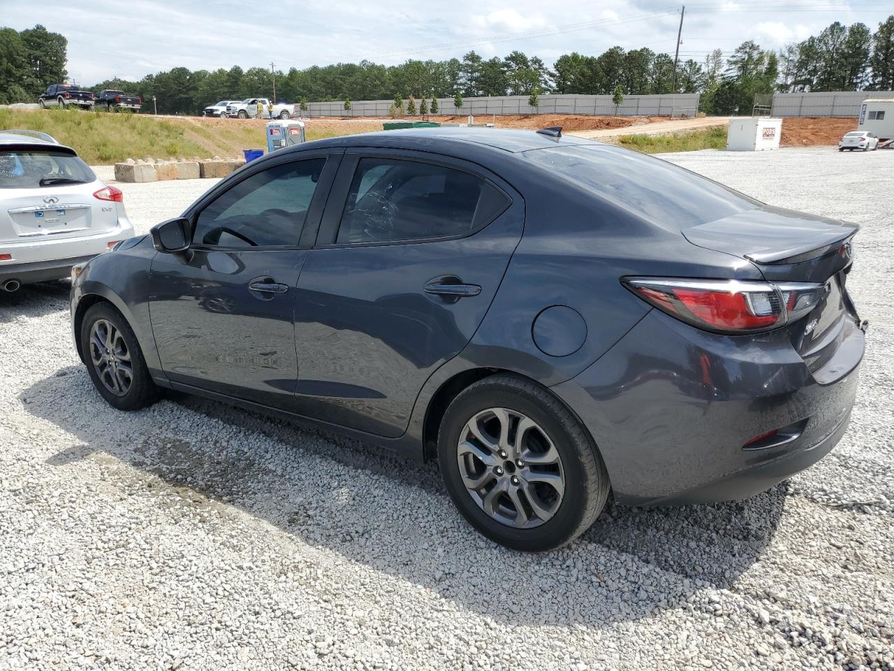 Изображение 2 Toyota Yaris L 2019 с VIN 3MYDLBYV4KY500855
