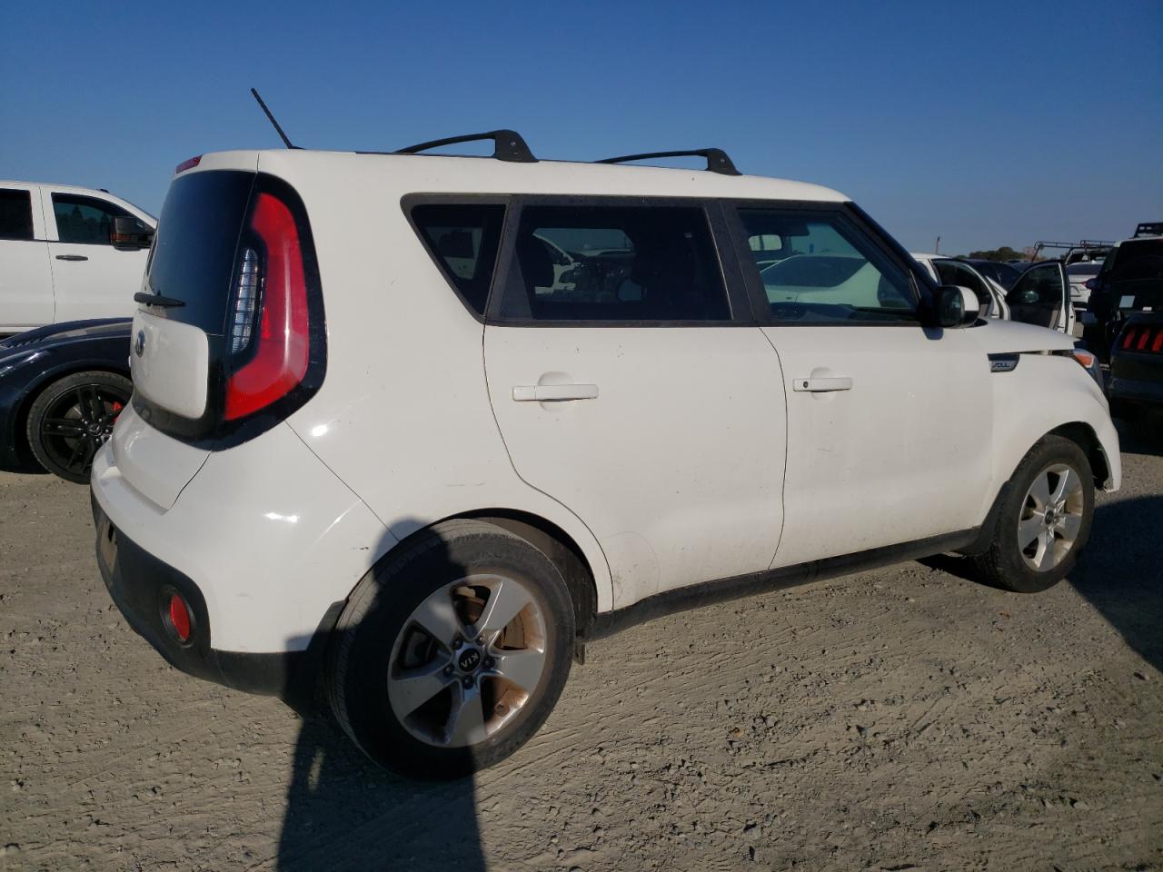 Image 3 of 2018 KIA SOUL  2018 with VIN KNDJN2A25J7586883
