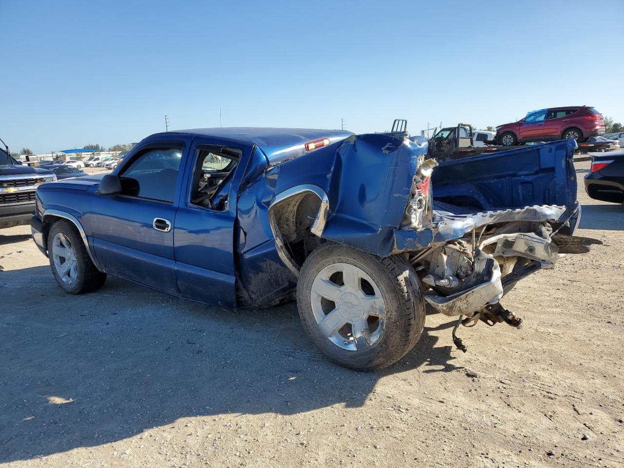 Image 2 of 2003 CHEVROLET SILVERADO C1500 2003 with VIN 2GCEC19V031123680