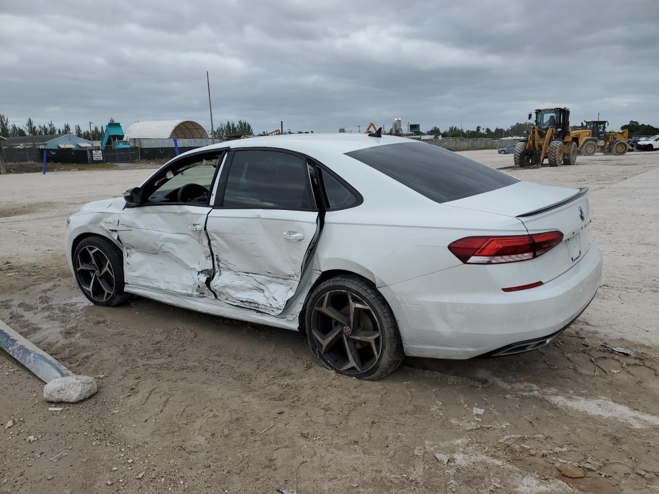 Изображение 2 2022 VOLKSWAGEN PASSAT R-LINE 2022 с VIN 1VWMA7A39NC001795