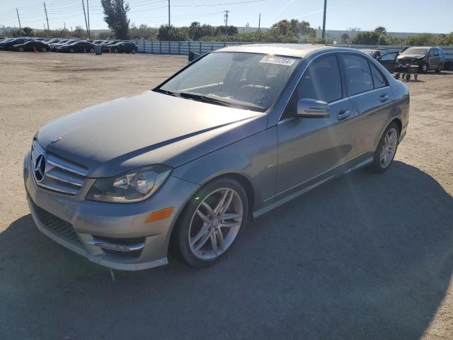 Obraz 1 z 2012 MERCEDES-BENZ C 250 2012 z VIN WDDGF4HB1CR239041