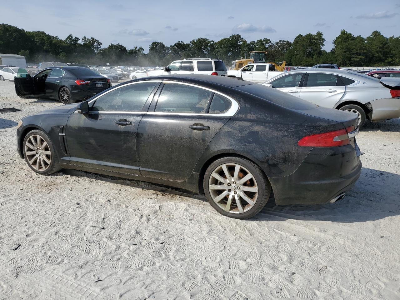Изображение 2 Jaguar Xf Luxury 2010 с VIN SAJWA0FA6AHR54733