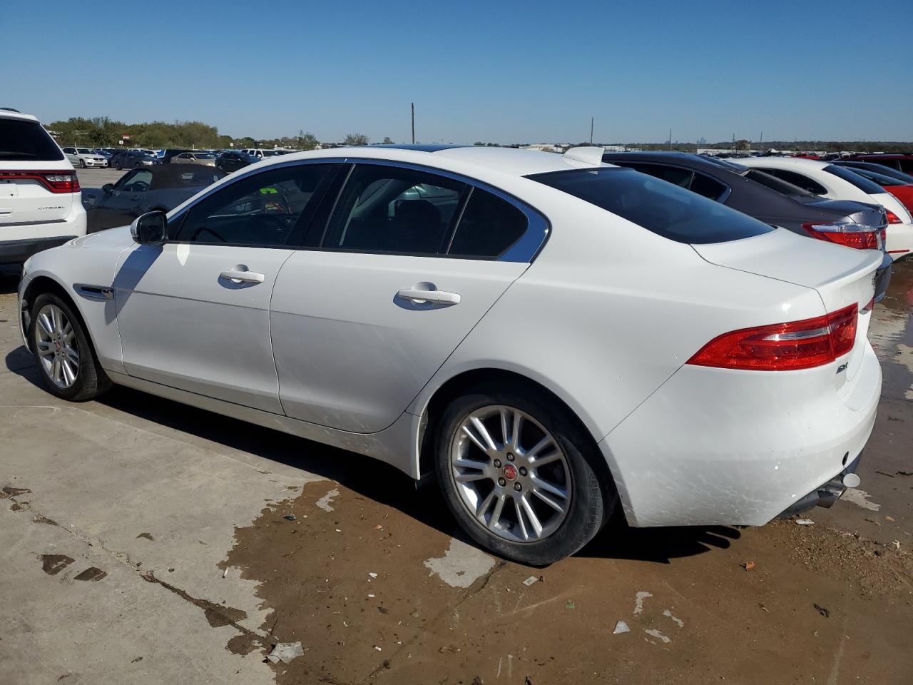 Изображение 2 2017 JAGUAR XE PREMIUM 2017 с VIN SAJAJ4BN7HA976527