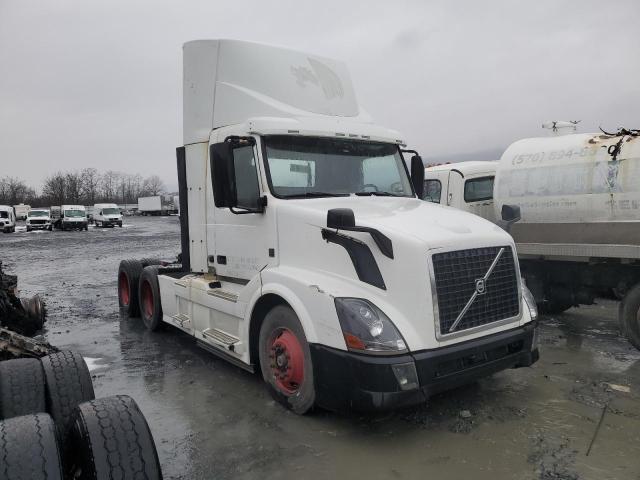 Image 1 of 2014 VOLVO VN VNL 2014 with VIN 4V4NC9EHXEN176021