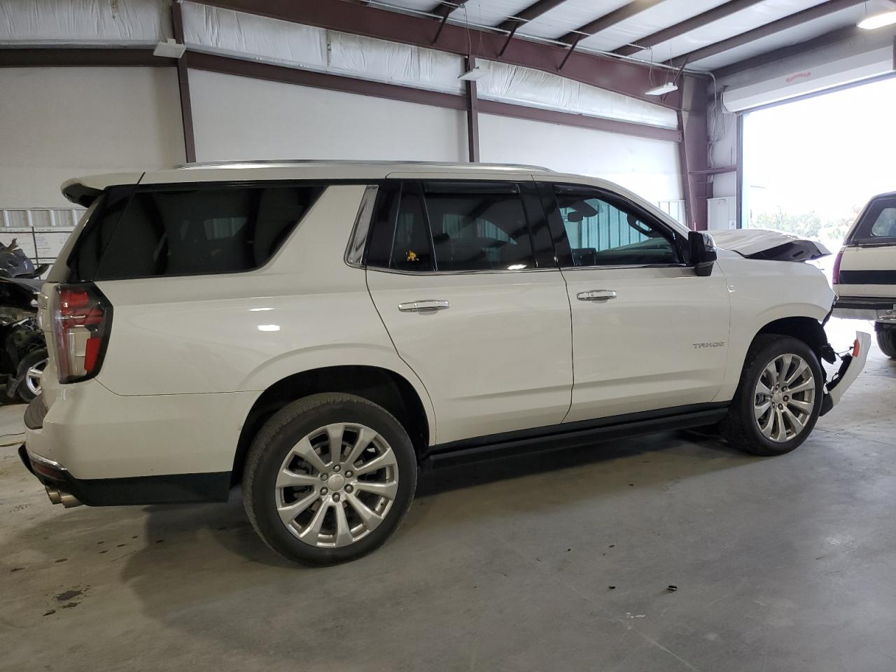 Изображение 3 2022 CHEVROLET TAHOE C1500 PREMIER 2022 с VIN 1GNSCSKD5NR151535