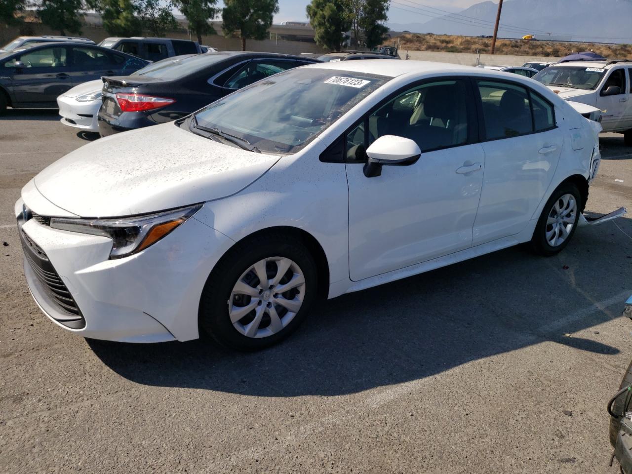 Изображение 1 2023 TOYOTA COROLLA LE 2023 с VIN JTDBCMFE8P3026512