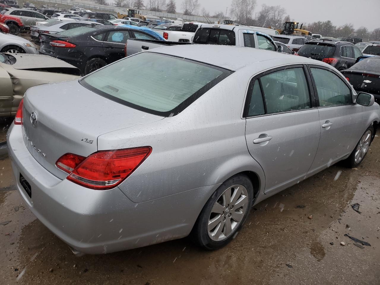 Image 3 of 2005 TOYOTA AVALON XL 2005 with VIN 4T1BK36B75U057109