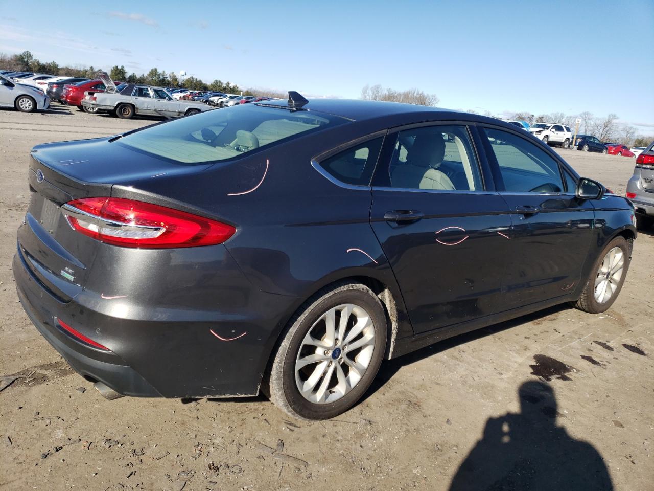 Image 3 of 2019 FORD FUSION SE 2019 with VIN 3FA6P0HD4KR163353